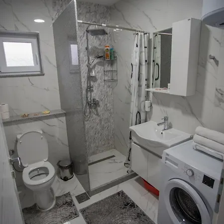 Lux 2 * Tuzla